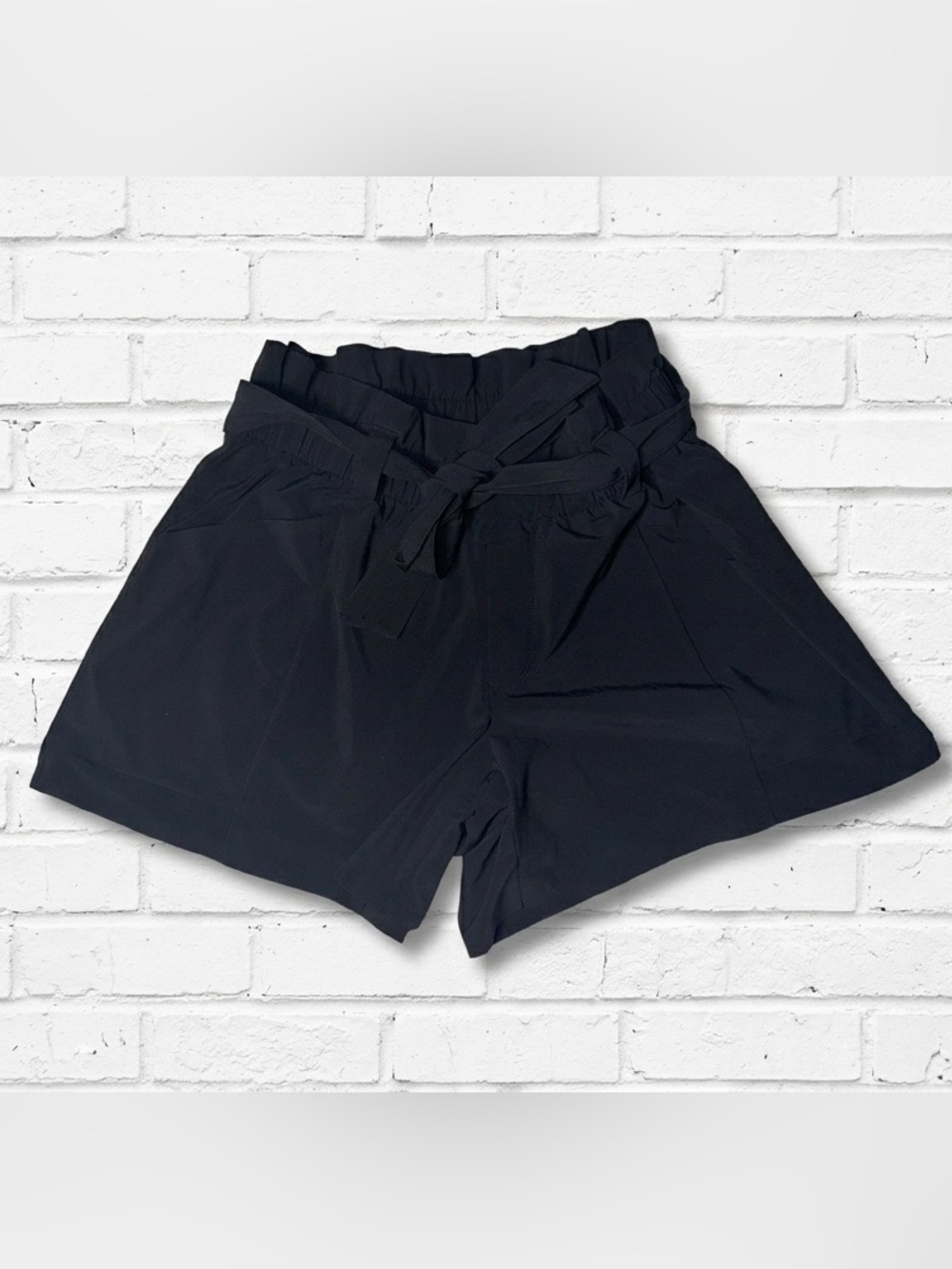 Athleta Black Skyline Paperbag High Rise Belted Shorts Size 4 Lightweight EUC